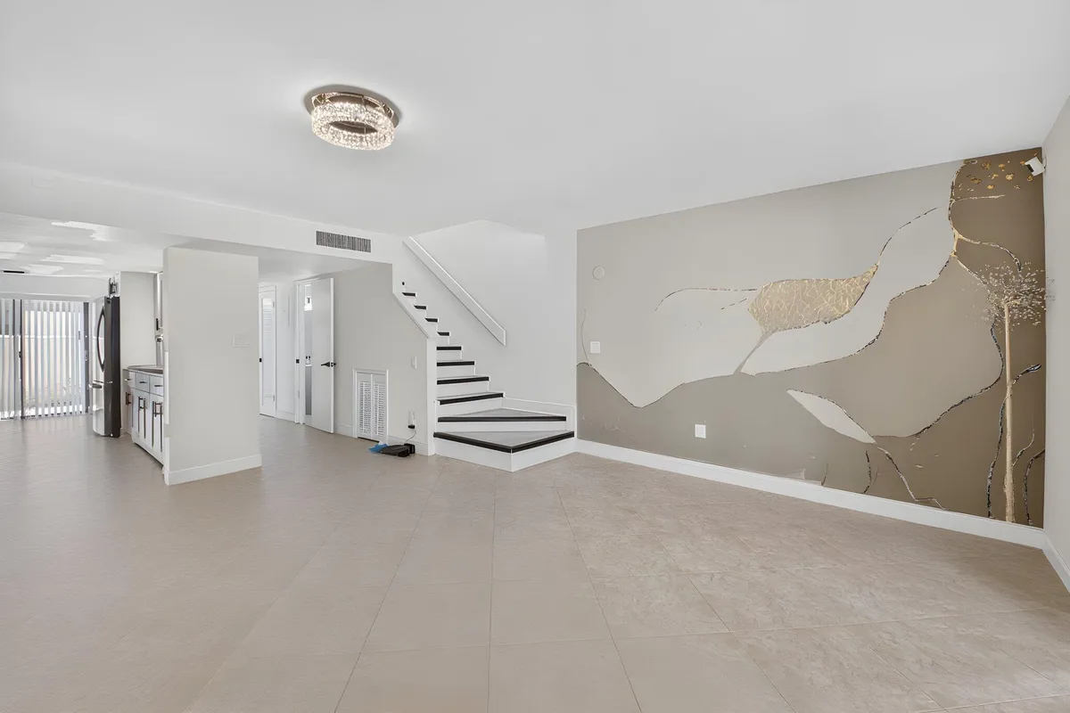 Unit 16 photo 16