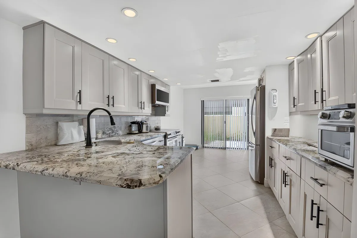 Unit 16 photo 19