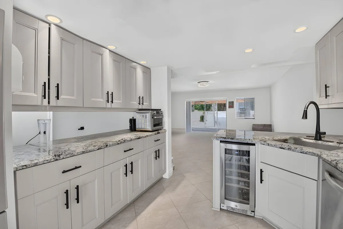 Unit 16 photo 22