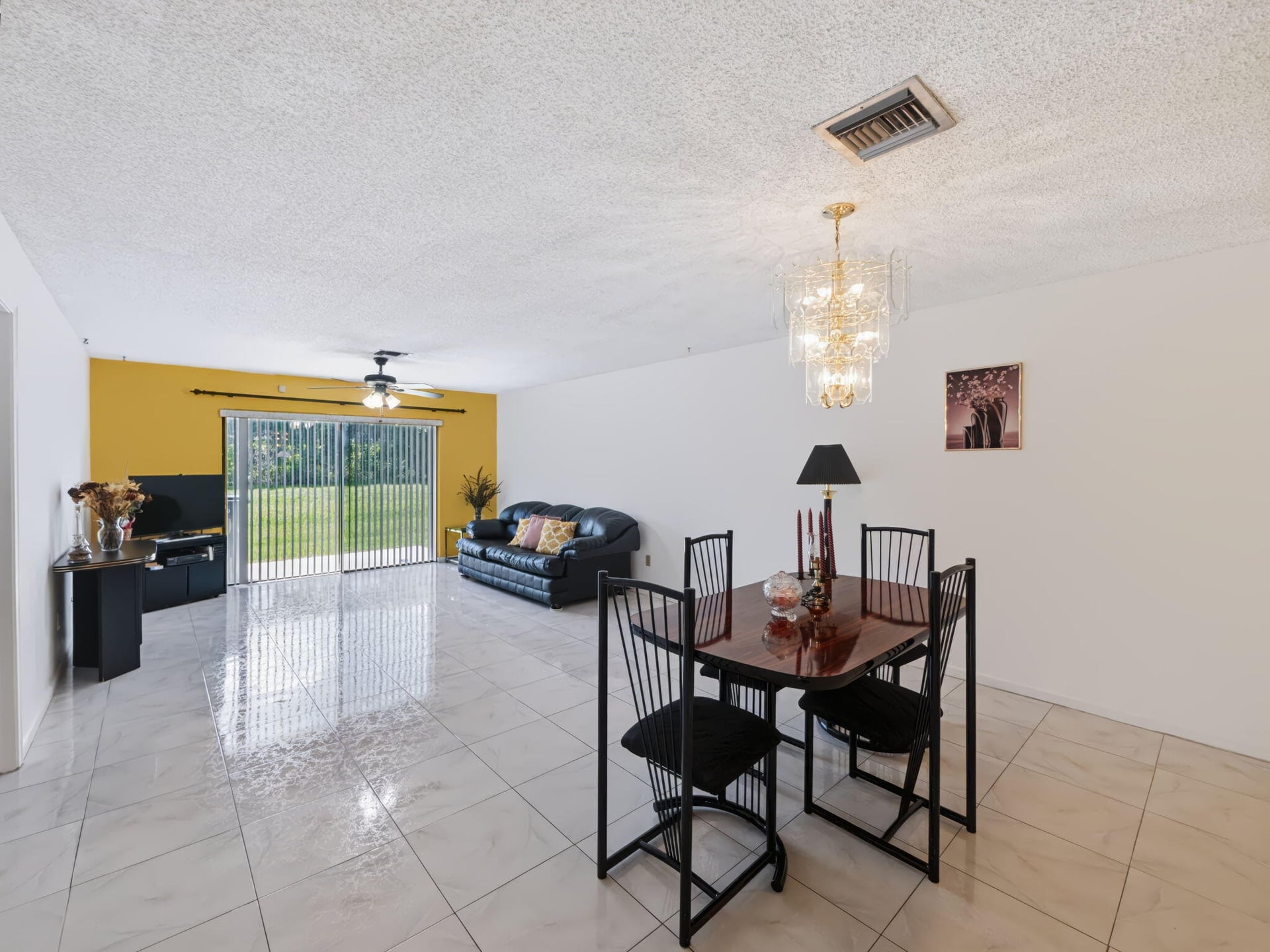  Residence photo 7