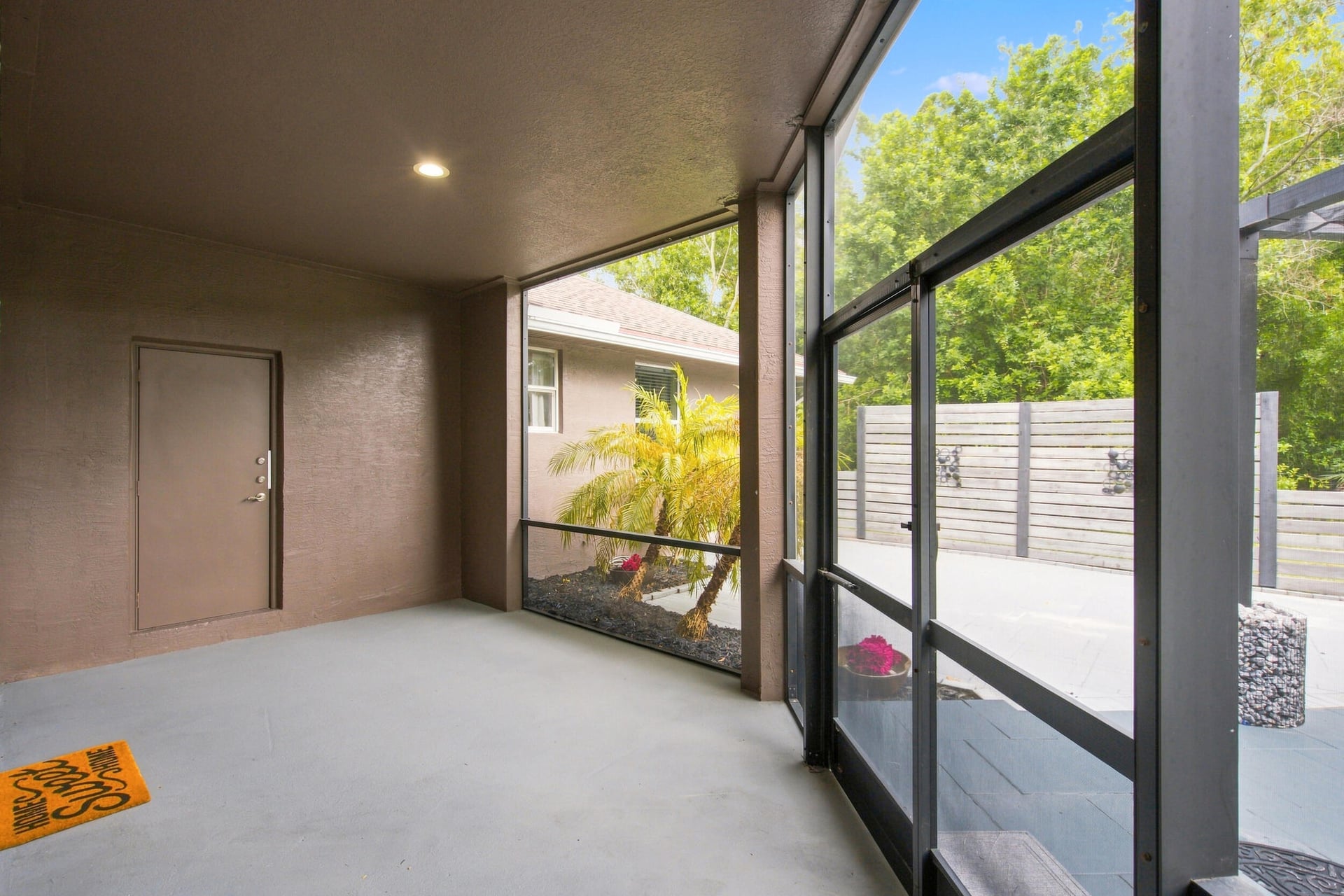  Residence photo 100