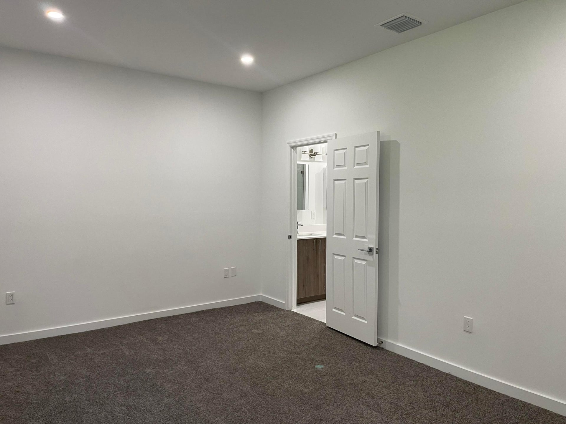 Unit 107 photo 10