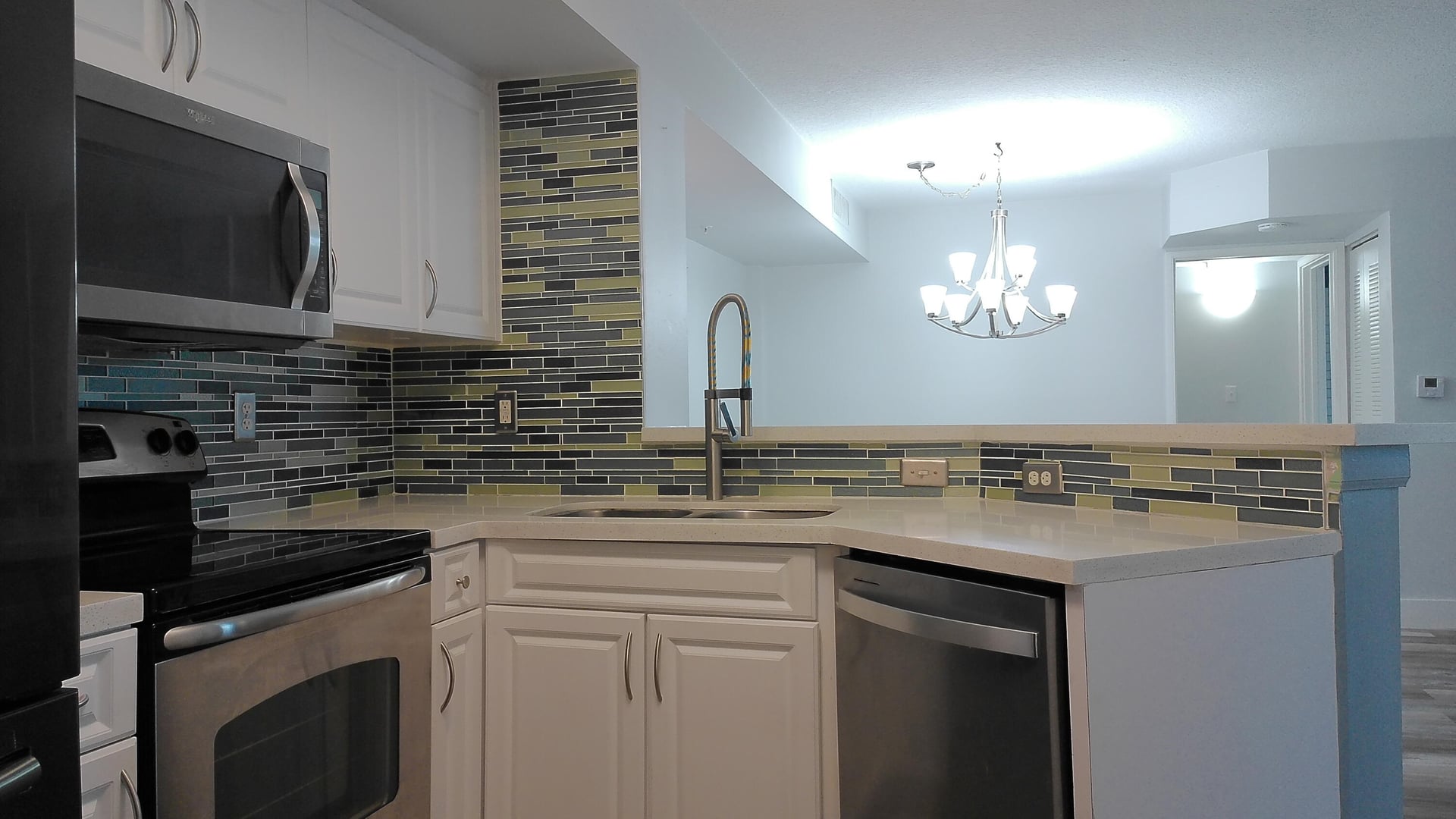 Unit 304 photo 4