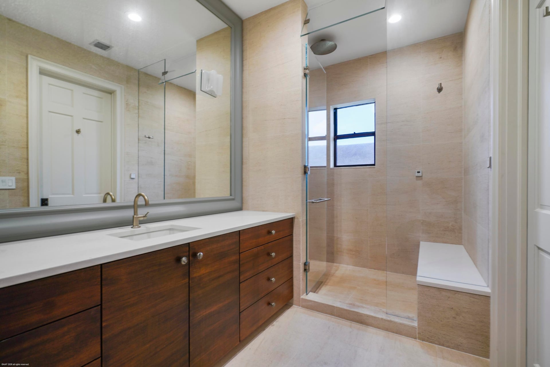 Residence photo 16