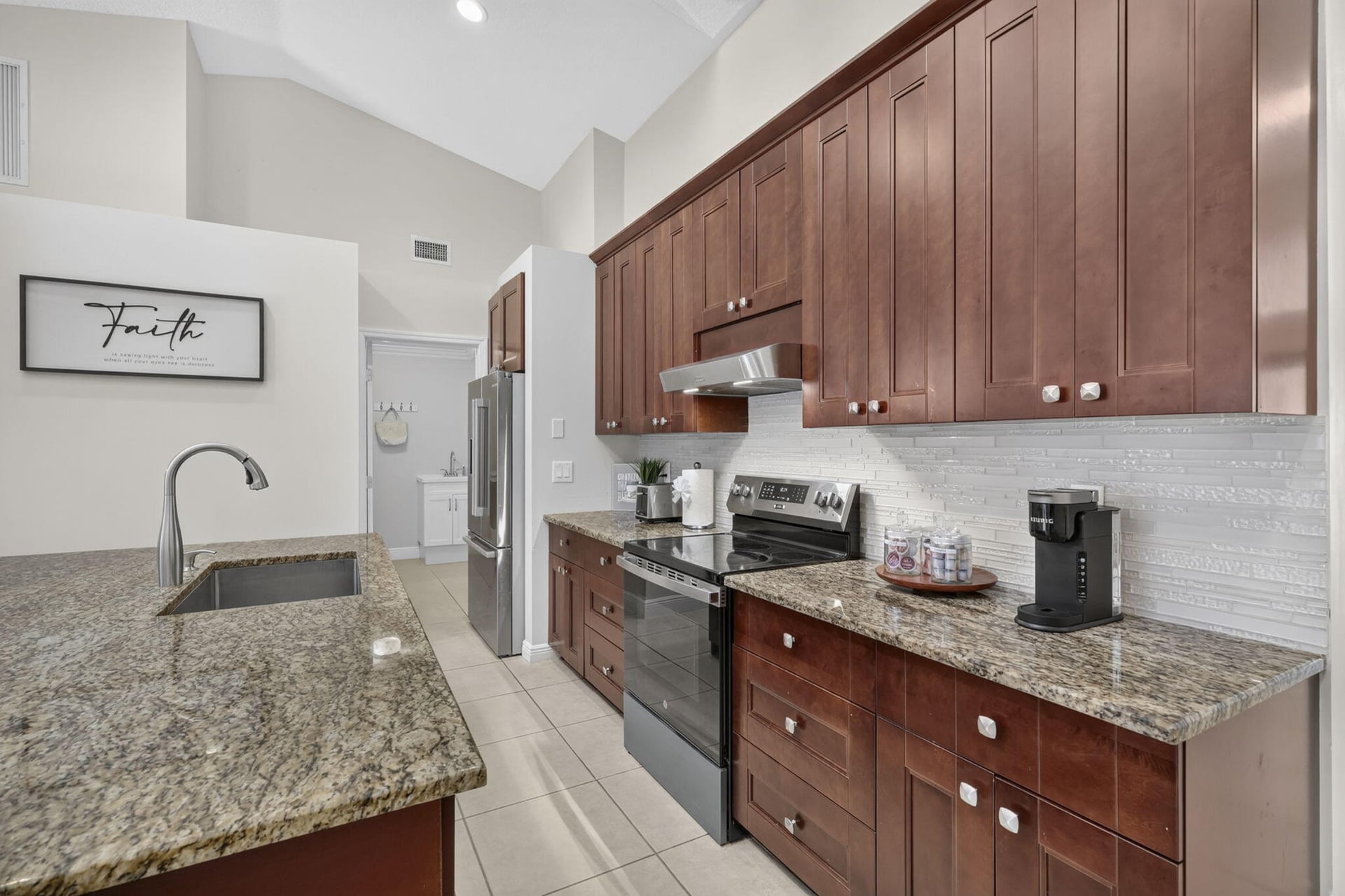 Residence photo 16