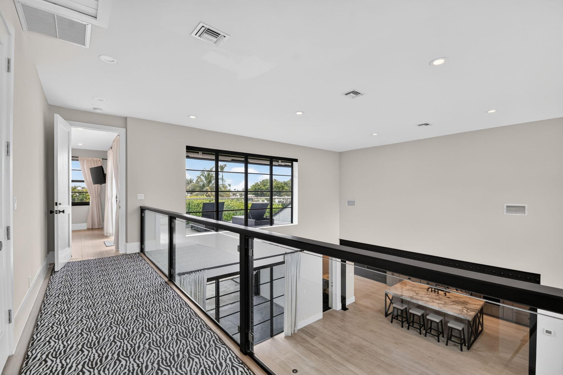 Residence photo 28