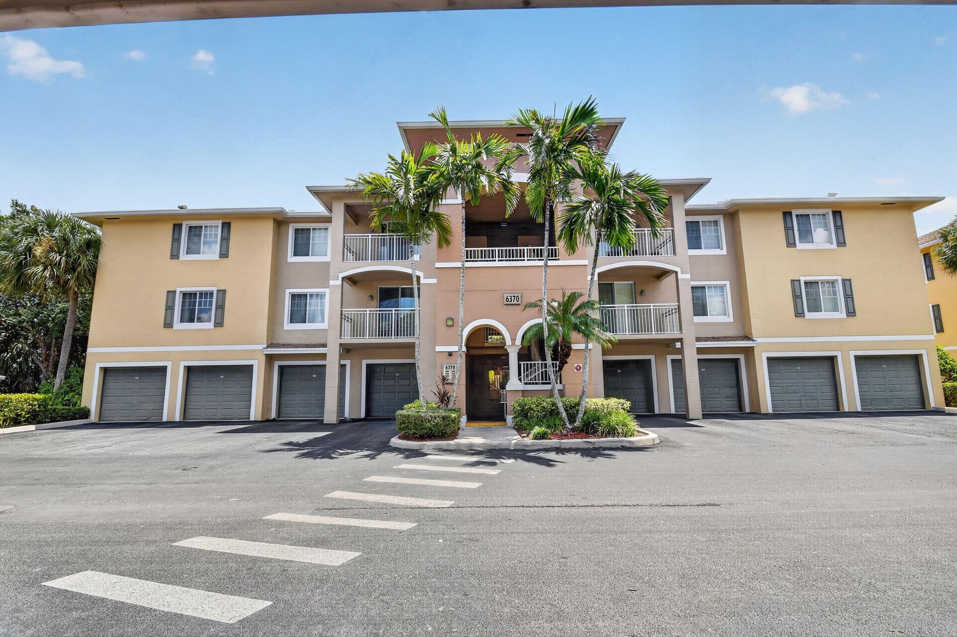 Unit 203 photo 16