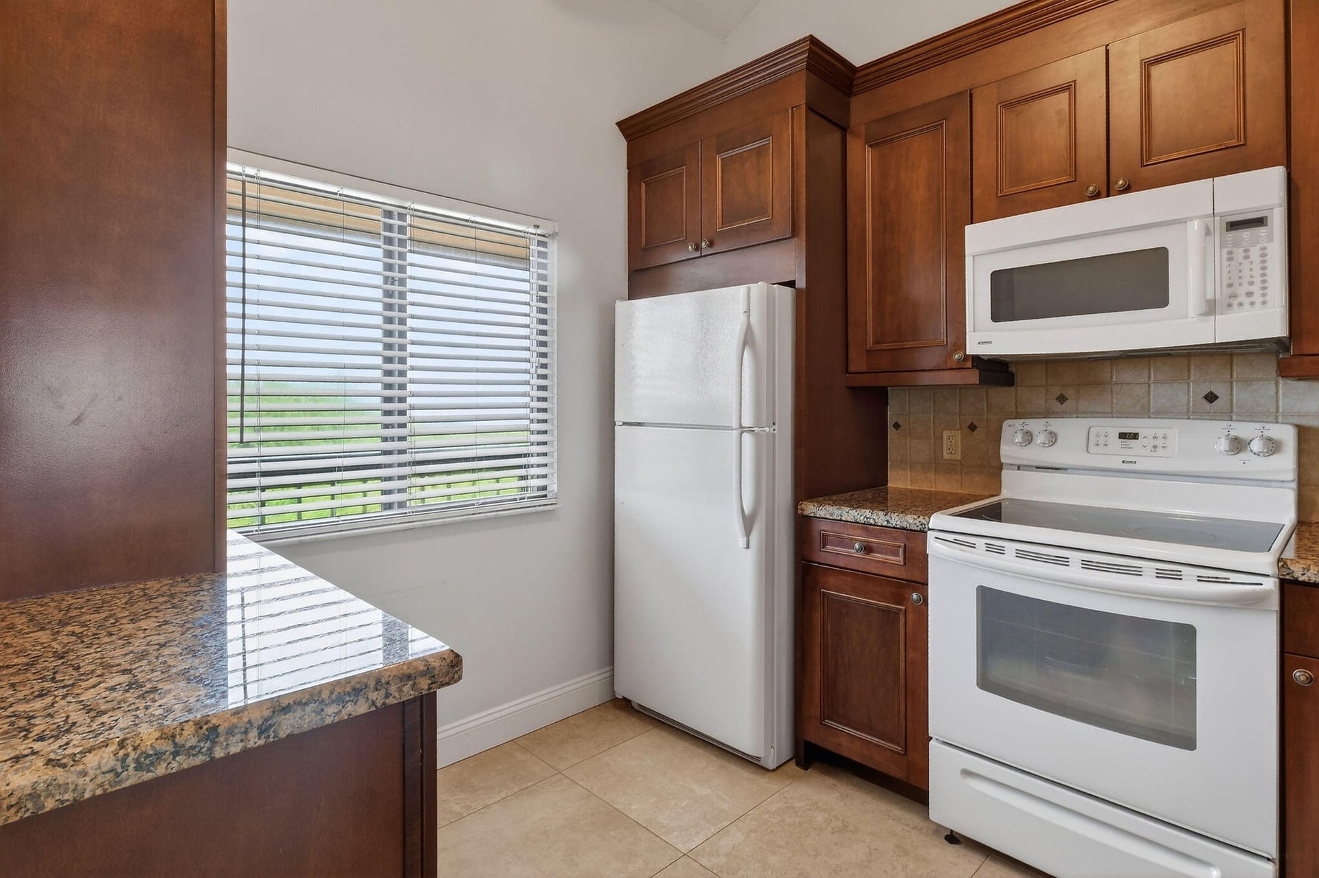 Unit 504 photo 16