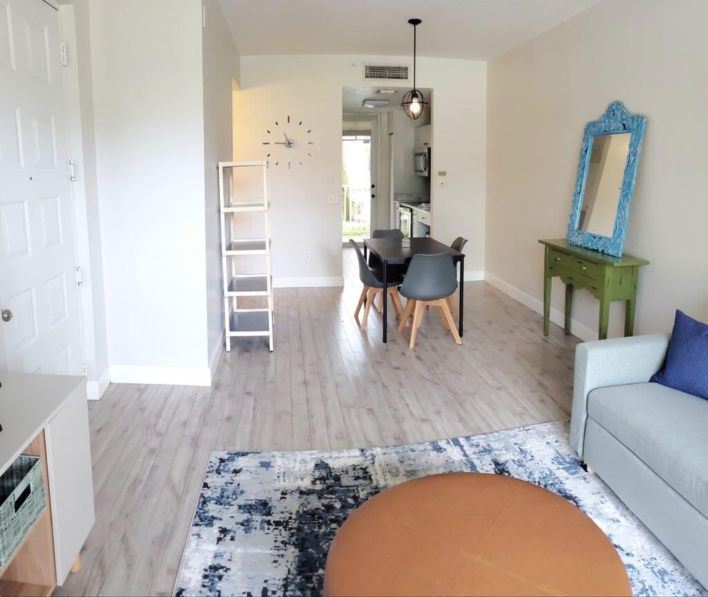 Unit 16 photo 4