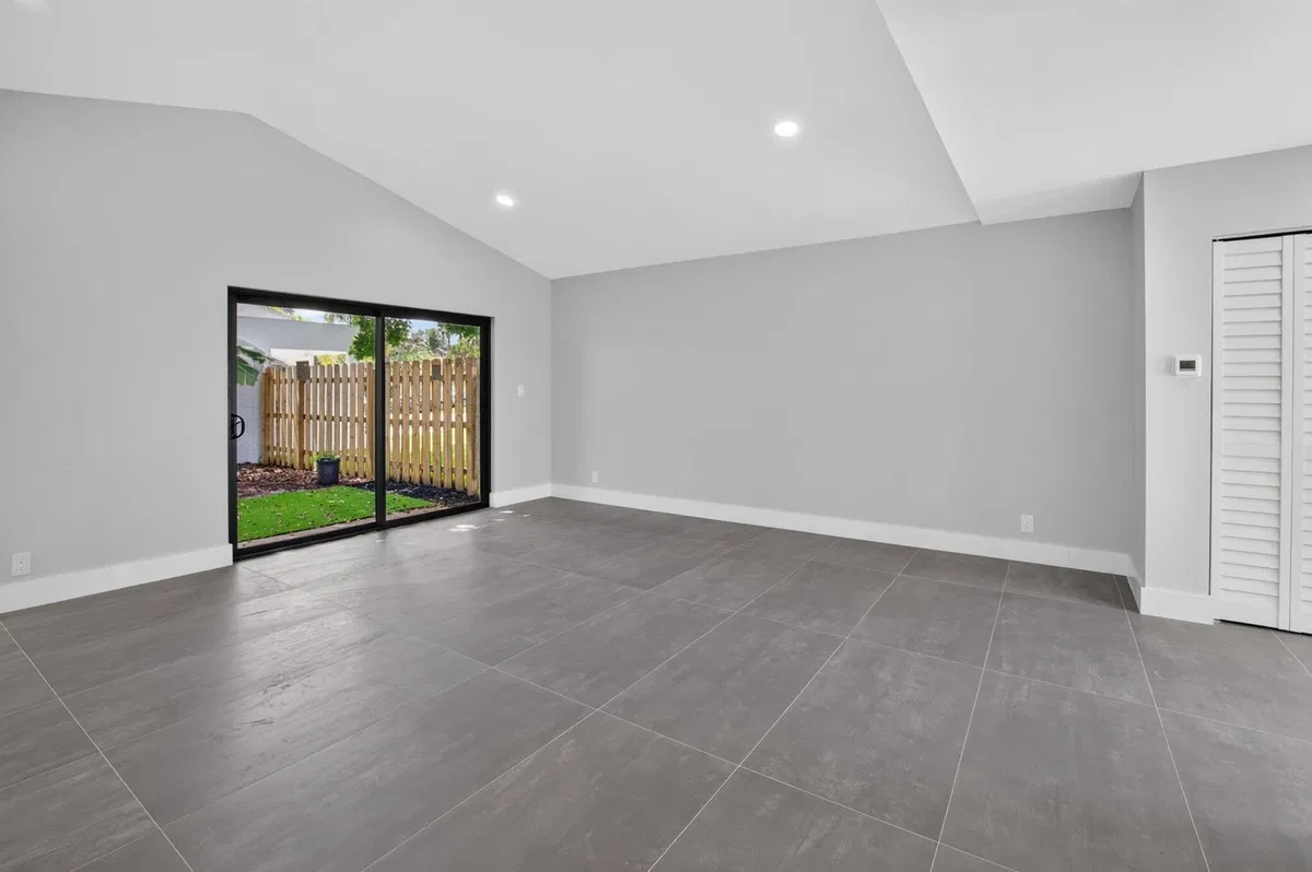 Residence photo 19