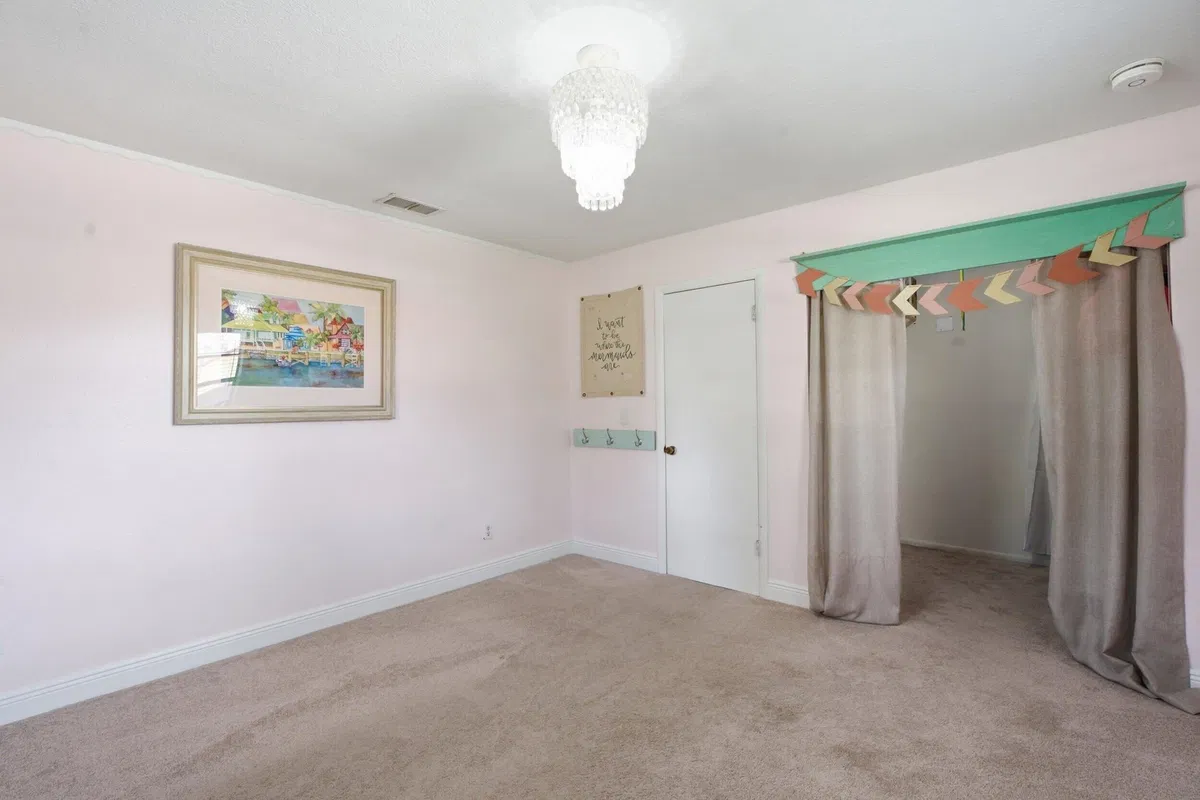  Residence photo 16
