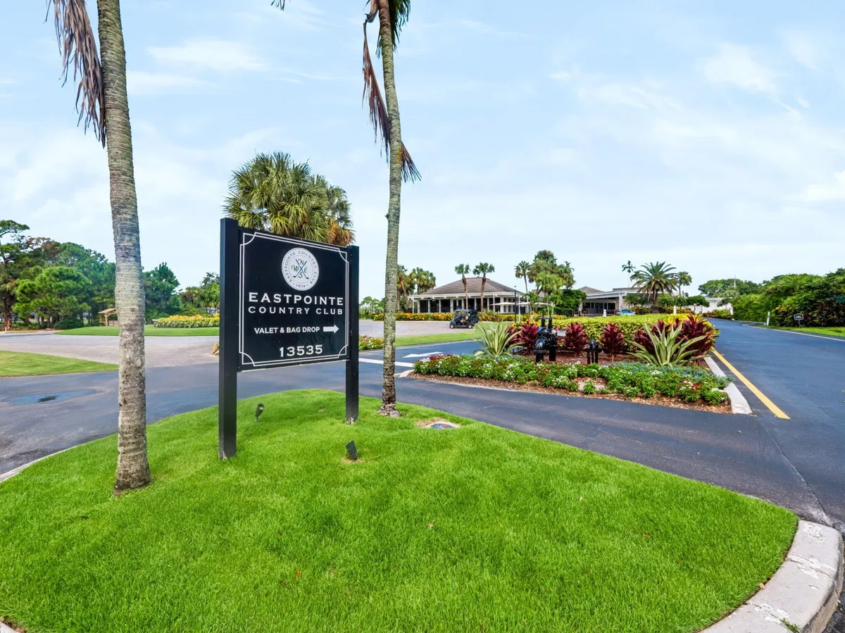 Eastpointe Country Club Residence photo 40