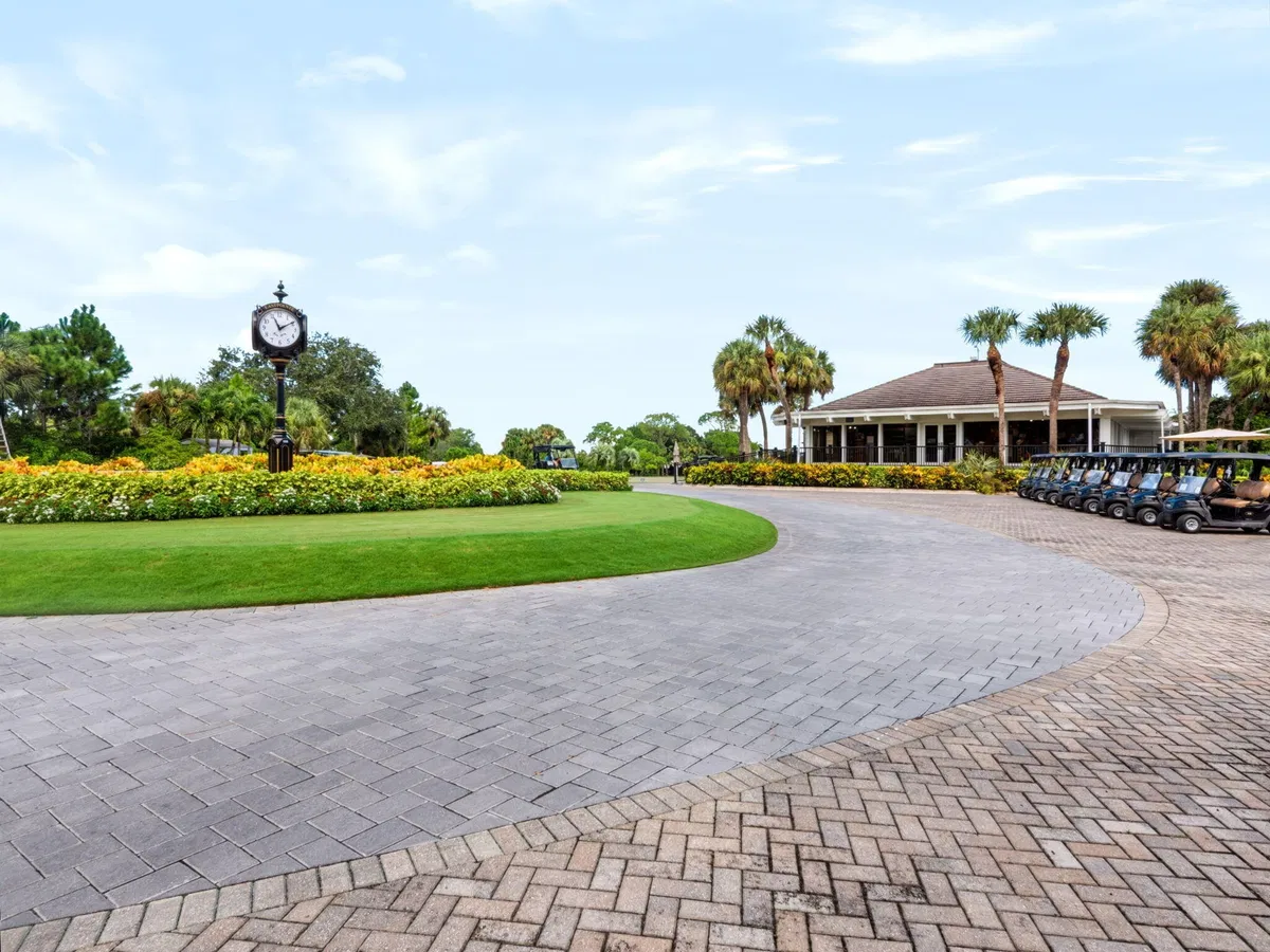 Eastpointe Country Club Residence photo 49