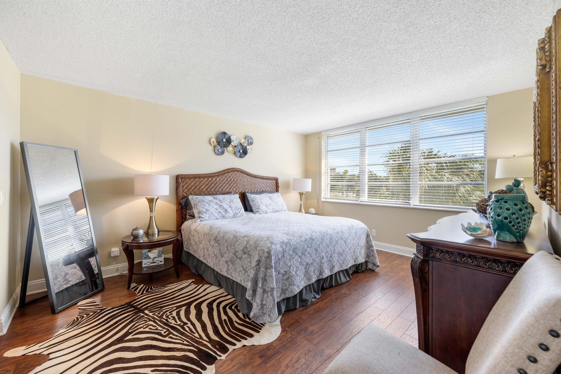 Unit 339 photo 10
