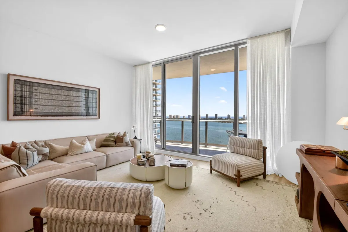 Nautilus 220 Unit 1708 photo 13