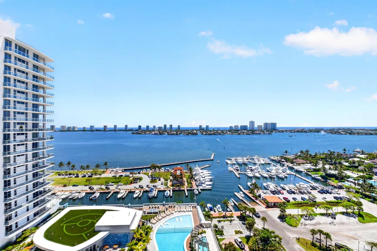 Nautilus 220 Unit 1708 photo 16