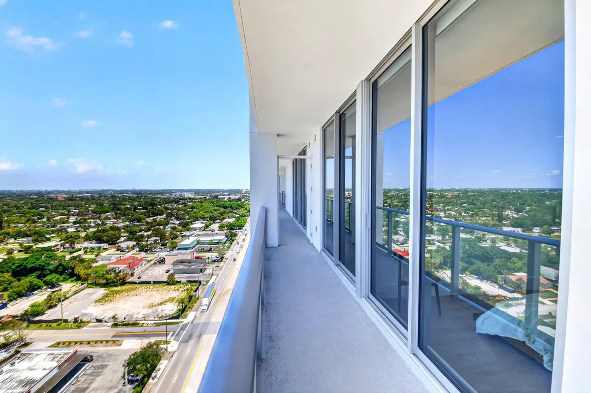 Nautilus 220 Unit 1708 photo 37