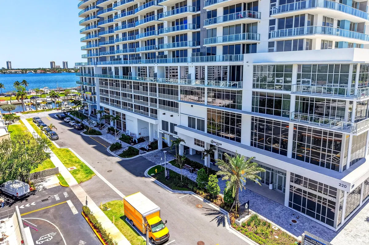 Nautilus 220 Unit 1708 photo 85