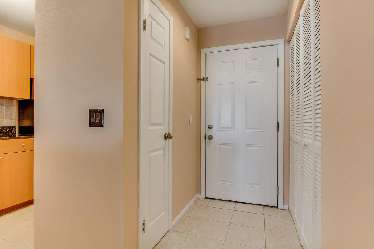 Unit 4-305 photo 4