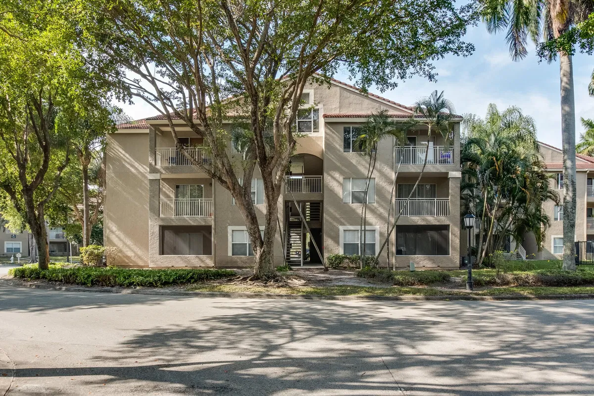 Unit 4-305 photo 19