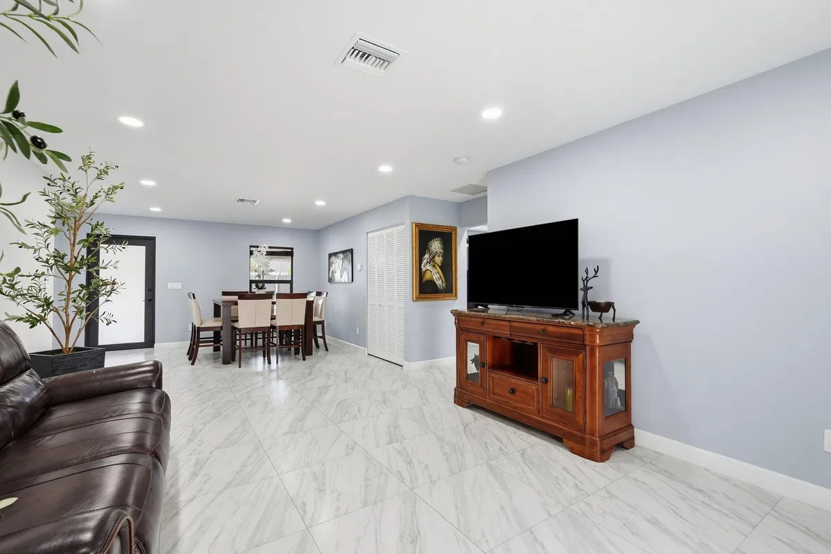 Residence photo 46