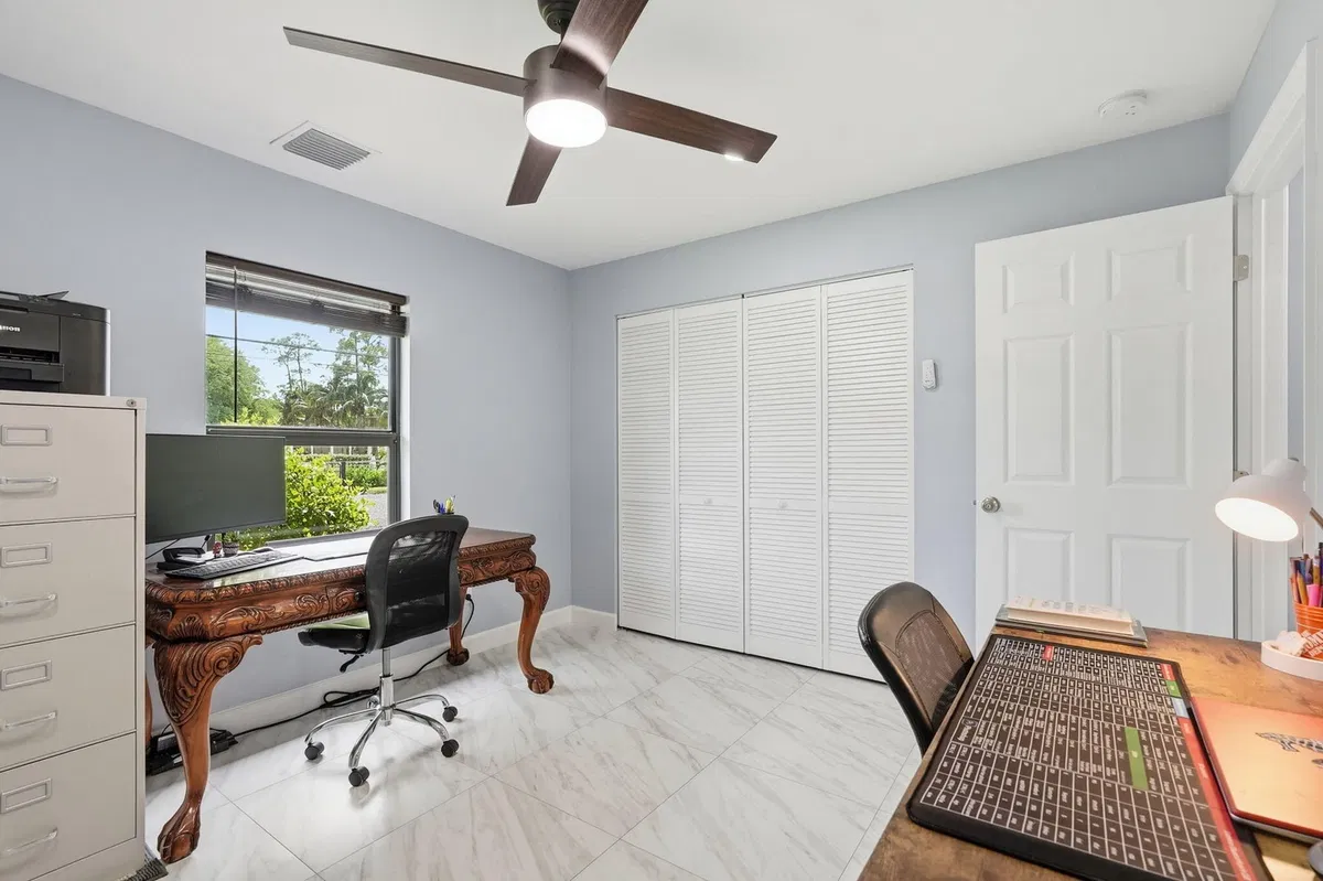 Residence photo 49