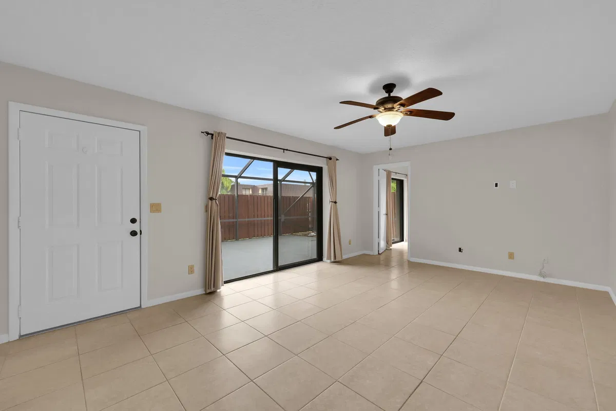Unit 806 photo 7