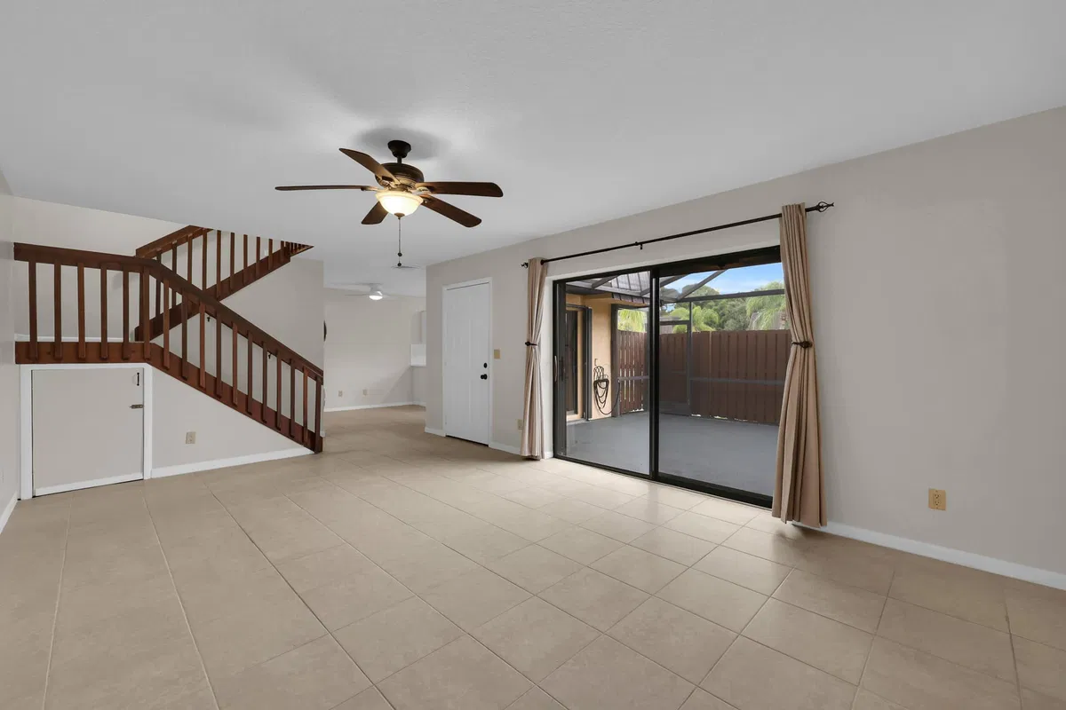 Unit 806 photo 19