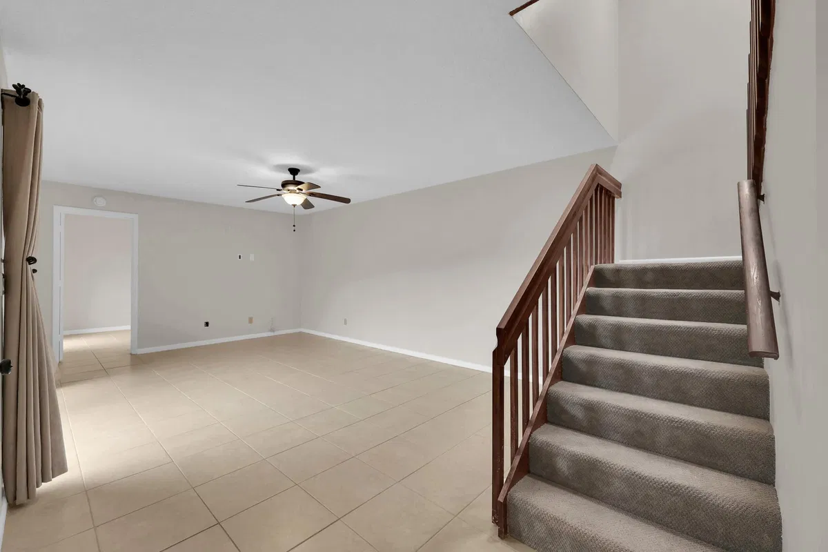 Unit 806 photo 25