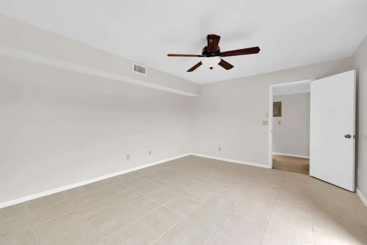 Unit 806 photo 28