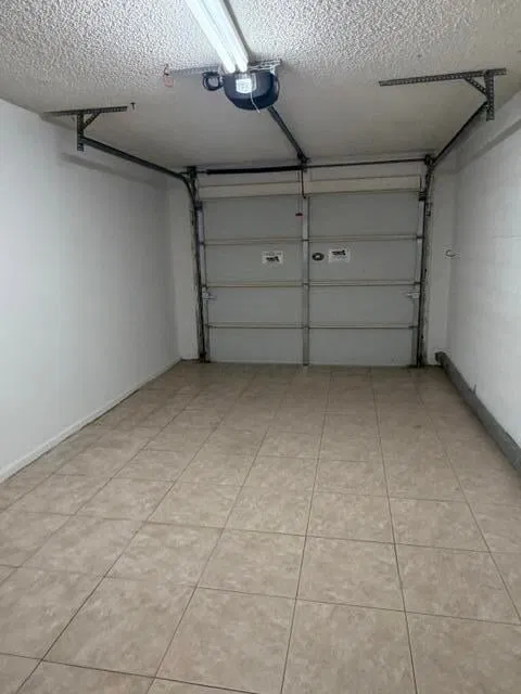 Unit B photo 19