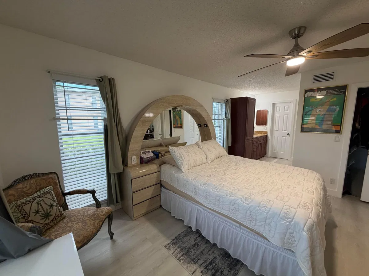 Unit 104 photo 16