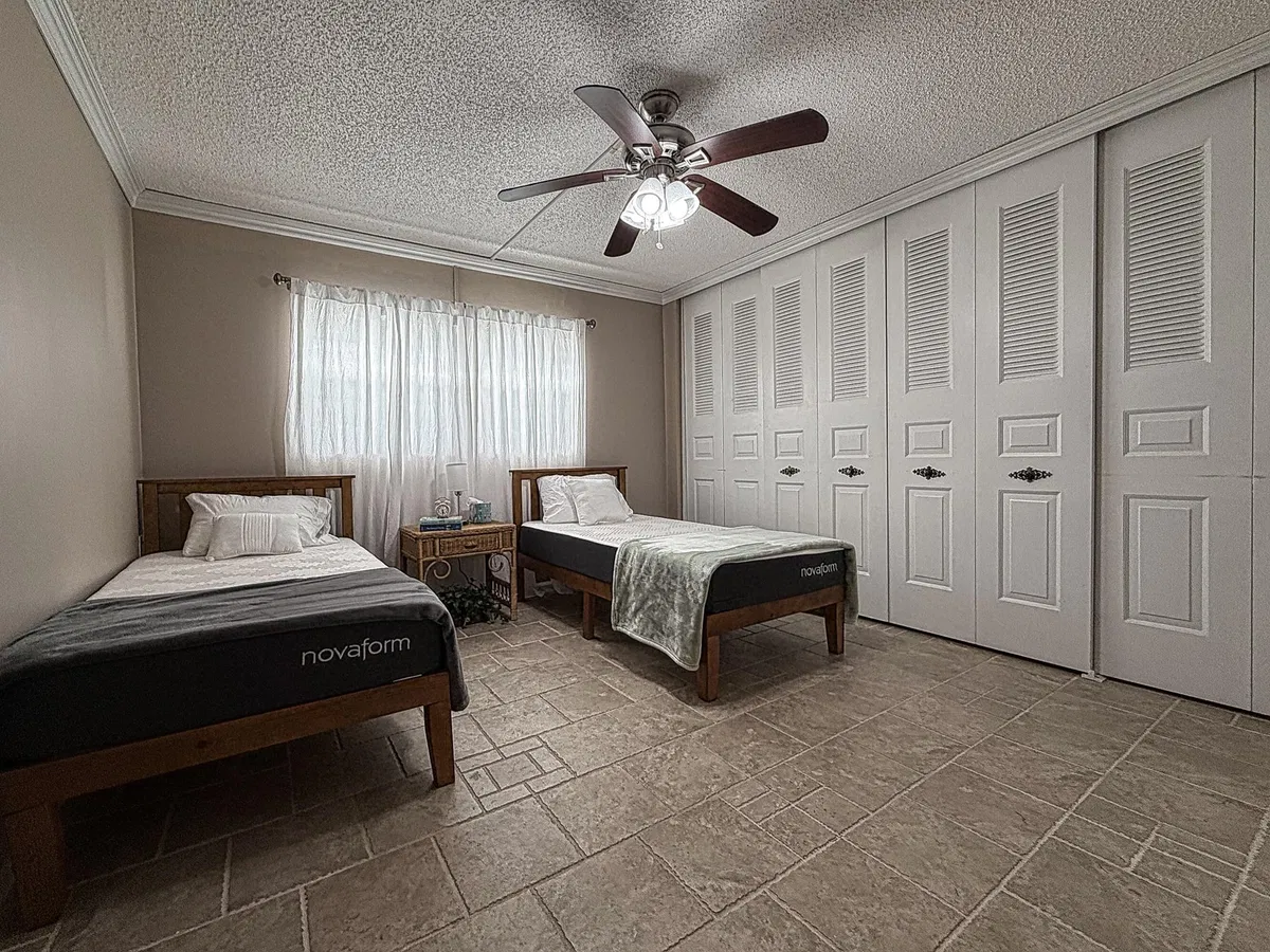 Unit 802 photo 22