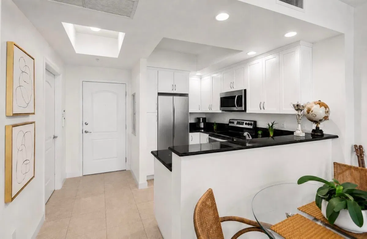 One City Plaza Unit 1123 photo 4