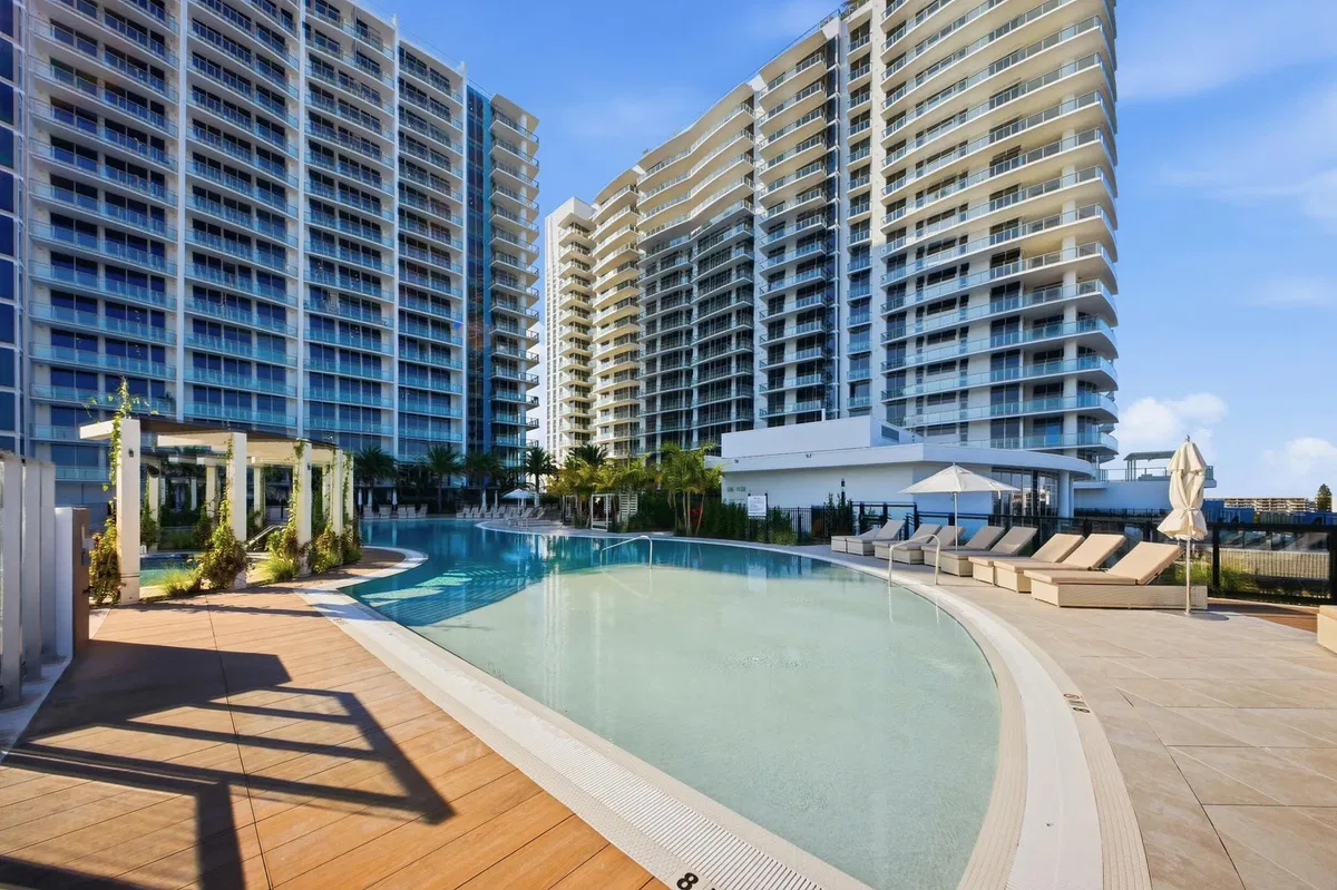 Nautilus 220 Unit 1407 photo 34