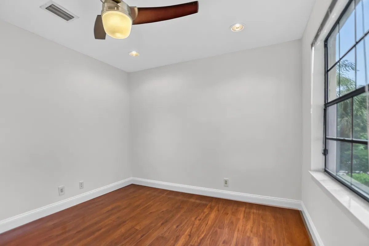  Residence photo 43