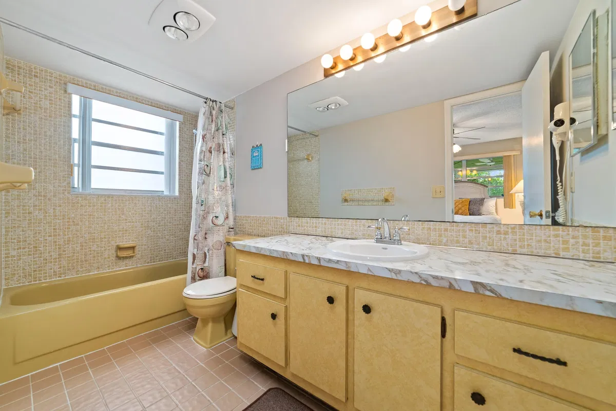 Unit 307 photo 10