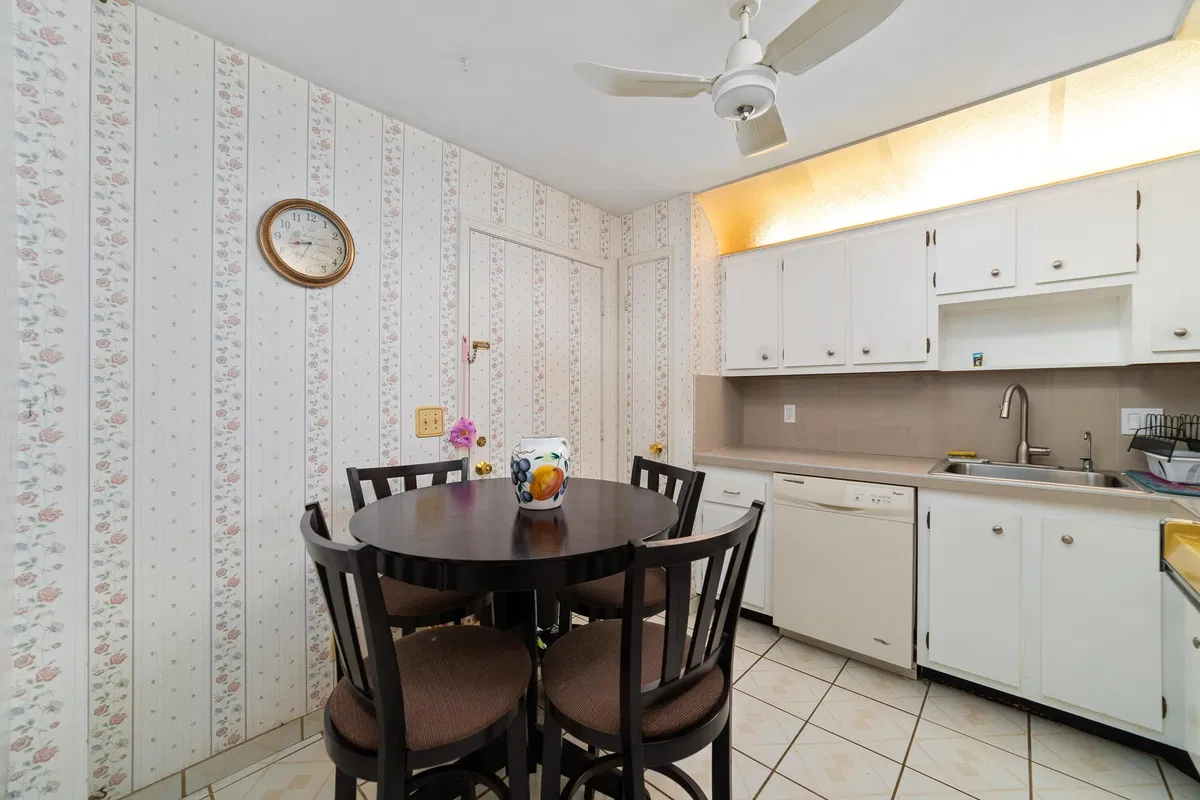 Unit 307 photo 19