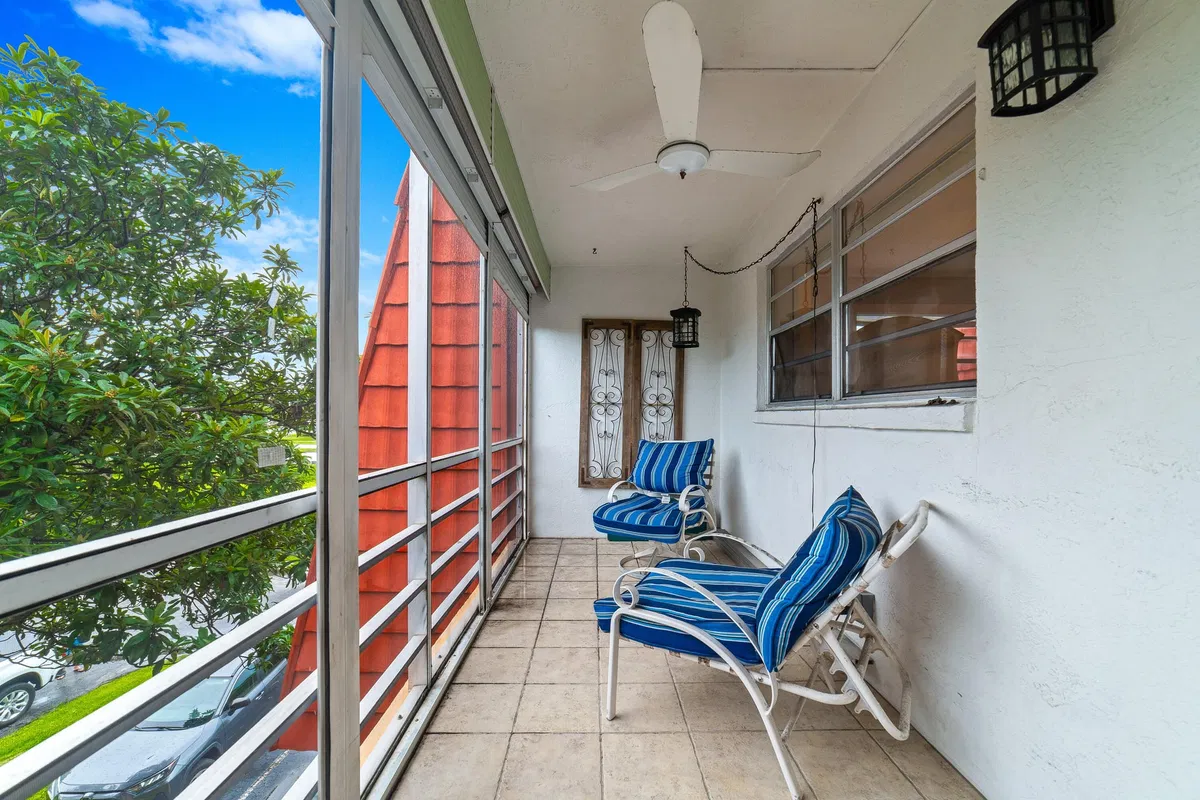 Unit 307 photo 25