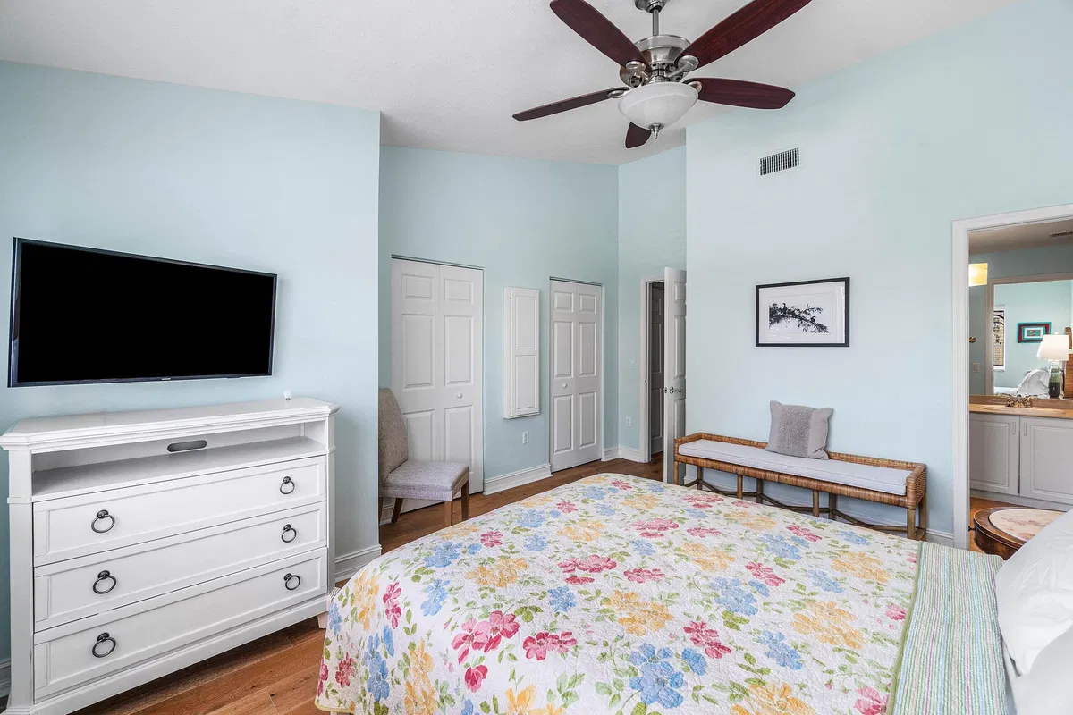  Unit 105 photo 28