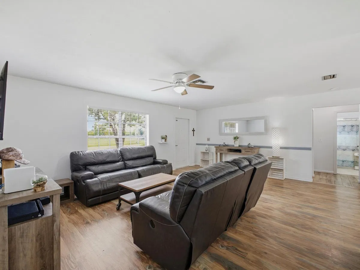 Residence photo 7