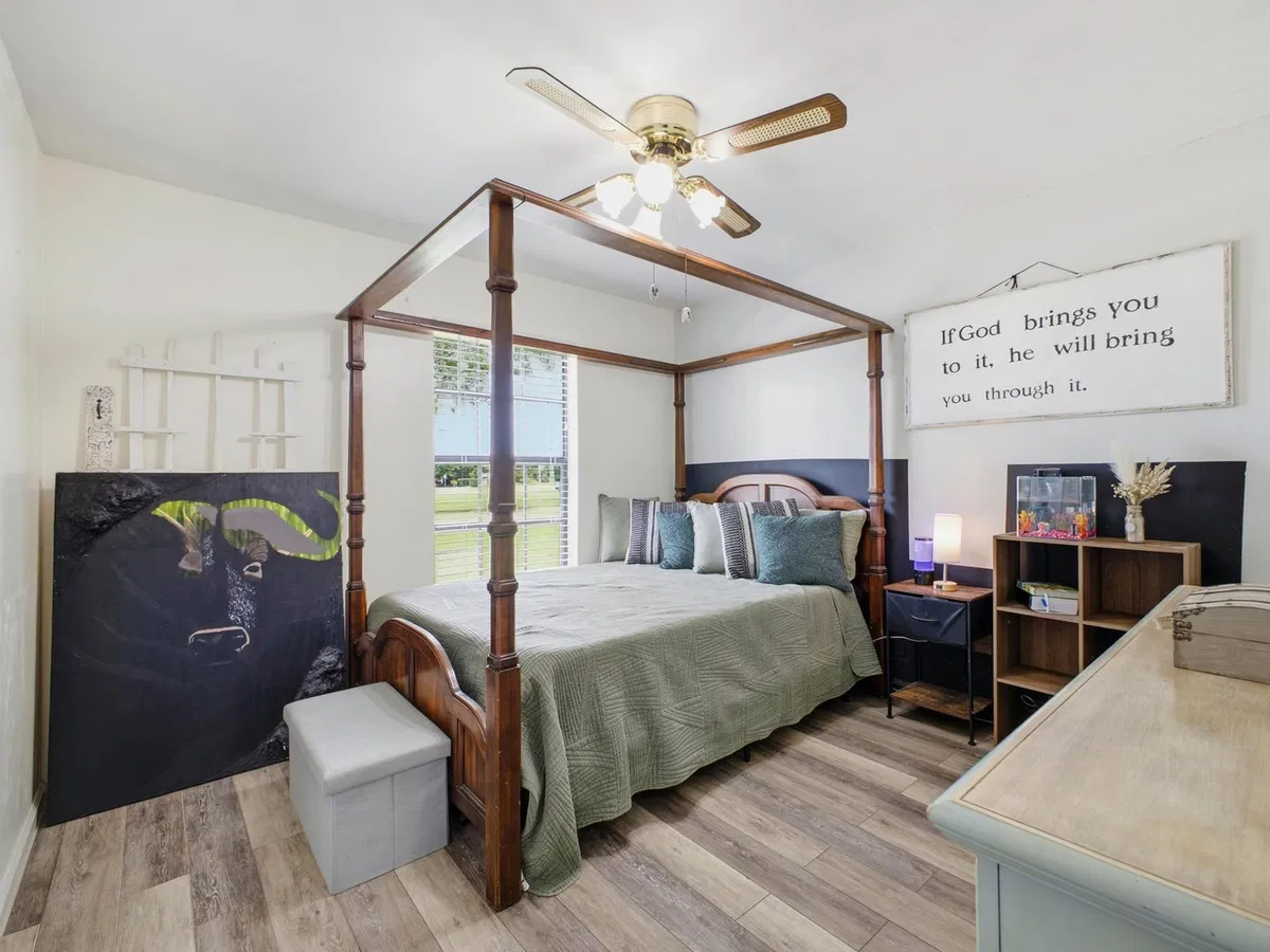 Residence photo 16