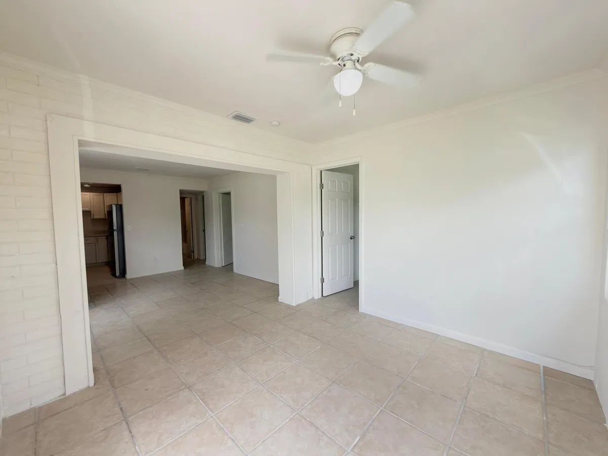  Residence photo 7
