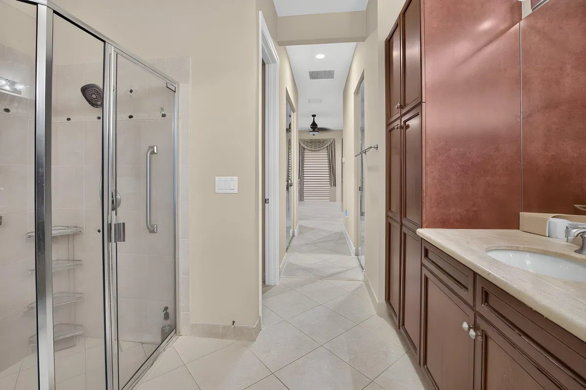 Residence photo 16