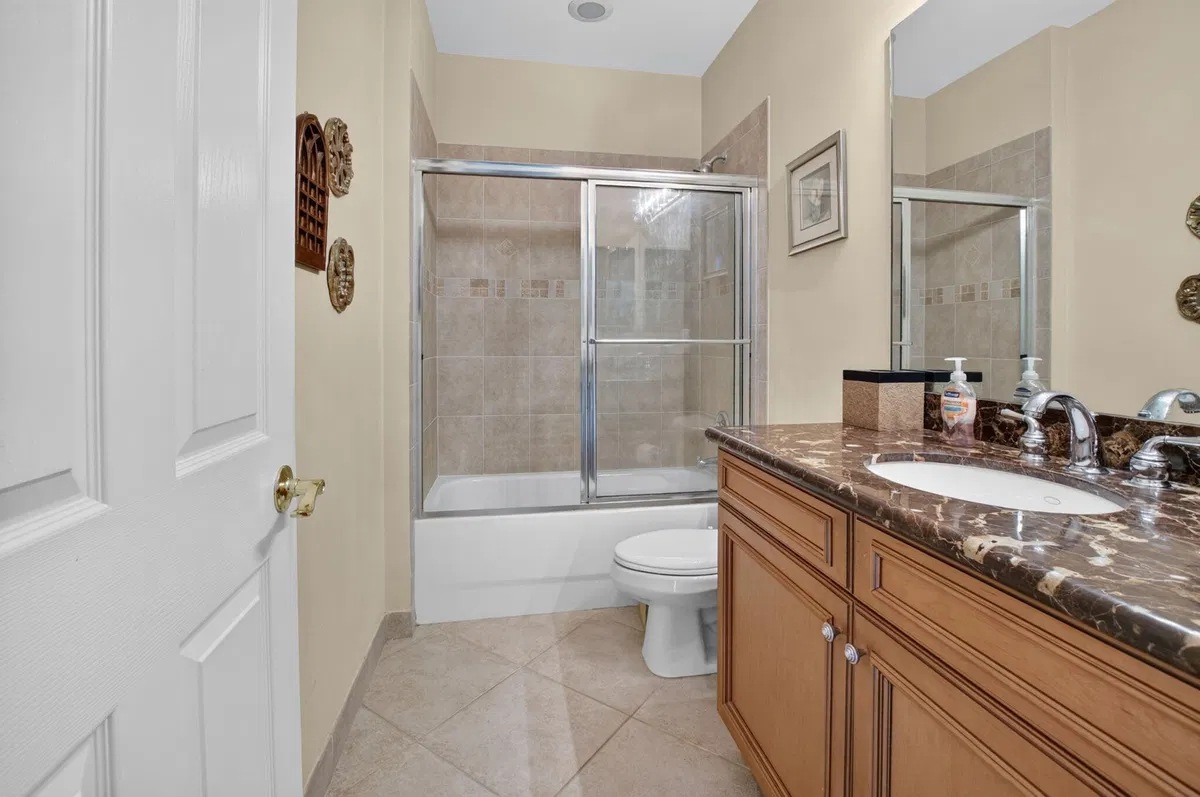 Residence photo 25