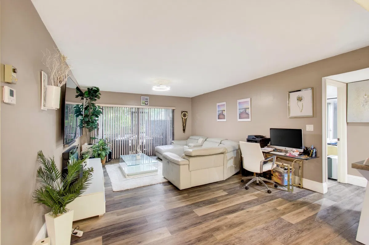Residence photo 16
