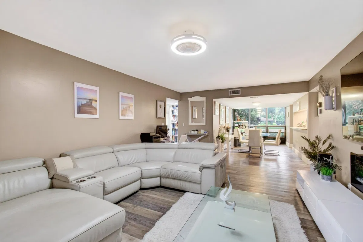 Residence photo 22