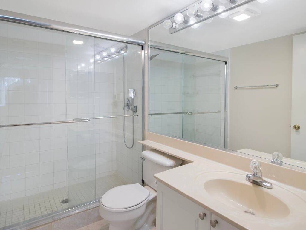 Unit 506 photo 16