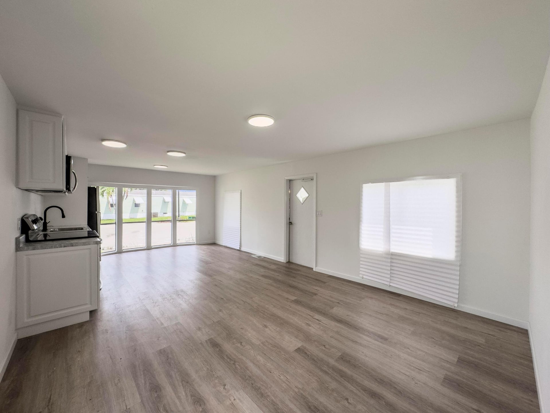 Unit 826 photo 4