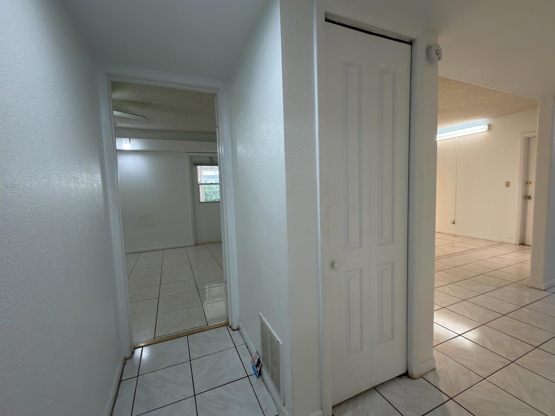  Unit 0140 photo 7